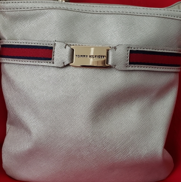 Tommy Hilfiger Handbags - Small Tommy Hilfiger handbag